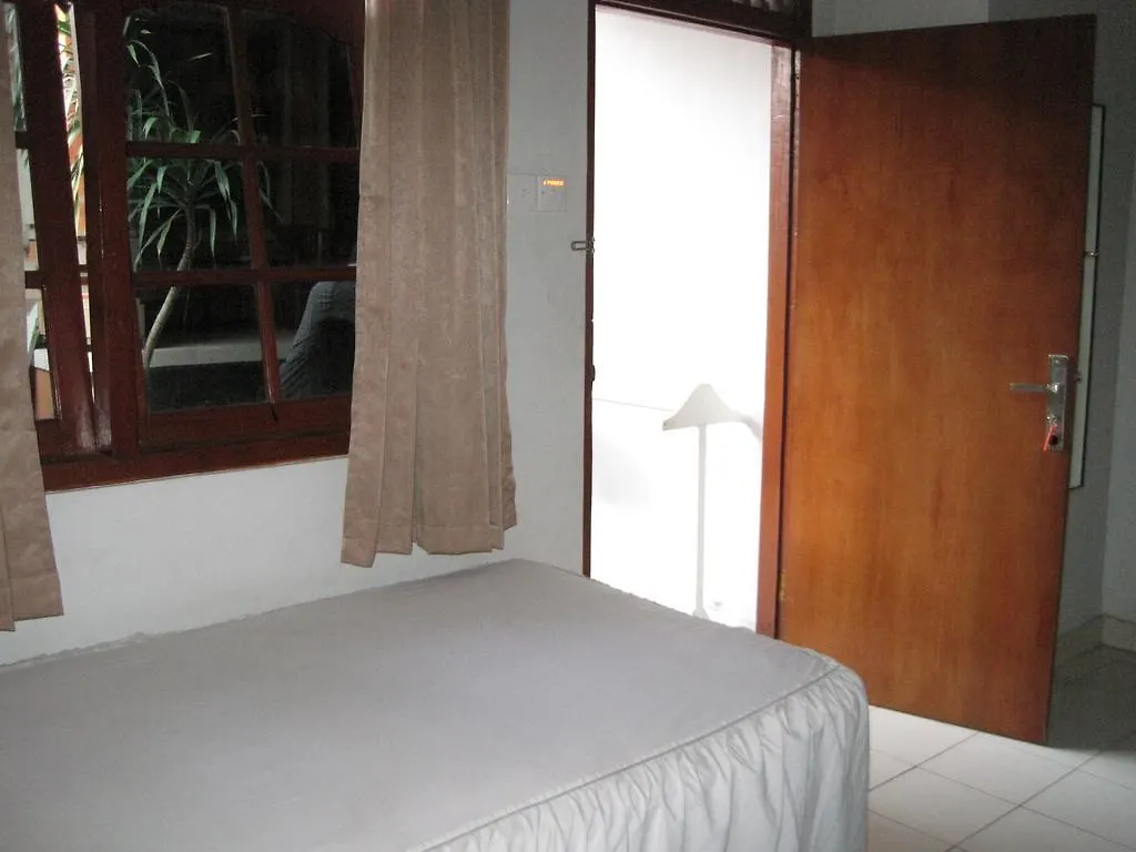Taman Mekar Beach Inn Кута Гостевой дом